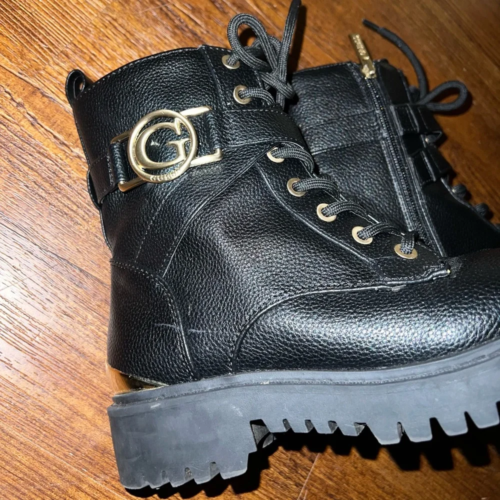Guess Black Leather Gold Accent Lace Up Zip Moto Combat Ankle Boots Size 6.5 - Picture 8 of 13